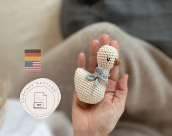 Amigurumi crochet pattern Mika the little goose (Digital download in German and English)