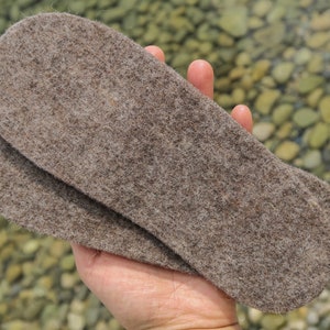 Super lightweight, warm, 100% organic, and natural insoles made of Mongolian pure wool.