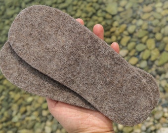 Super lightweight, warm, 100% organic, and natural insoles made of Mongolian pure wool.