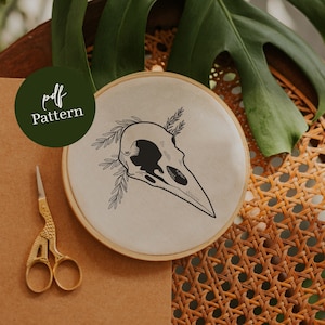 Digital PDF Pattern - Botanical Crow Skull Hand Embroidery / Broiderie Pattern (Instant PDF Download)