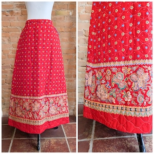 Vintage 1970&#39;s Red Paisley Quilted Skirt - Vtg 70s Floral Border Midi Skirt - Size Medium