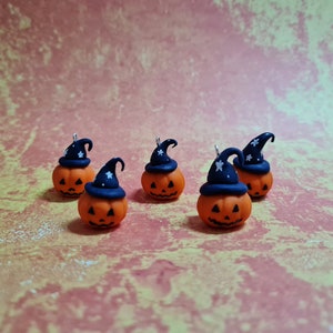 Calabaza de Halloween con sombrero de bruja, dije/figura de arcilla polimérica