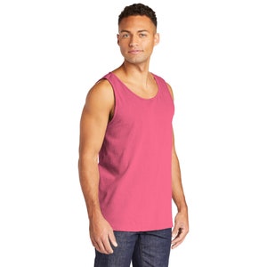 K&ouml;nnte beinhalten: Ein pinkfarbenes &auml;rmelloses Tanktop aus Baumwolle.