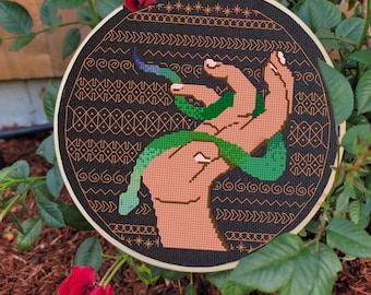 Schlangenhand mit Blackwork