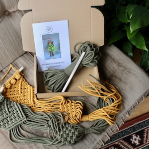 Macrame Plant Hanger Kit / Make Your Own Plant Hanger / Choose your own colour / Macrame Wall Planter