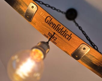 Lámpara colgante de duela de barril de whisky Glenfiddich: lámpara rústica escocesa para cocina, casa de campo y bar.
