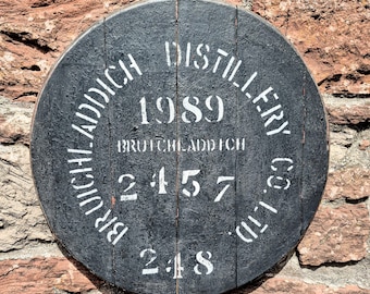 Decoración de pared con forma de tapa de barril de whisky Bruichladdich 1989 / Tapa de barril de Islay rara / Decoración auténtica de destilería escocesa / Regalo para amantes del whisky