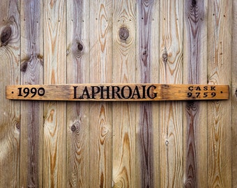 Letrero de madera de barril de whisky Laphroaig 1990: decoración rústica para bar.