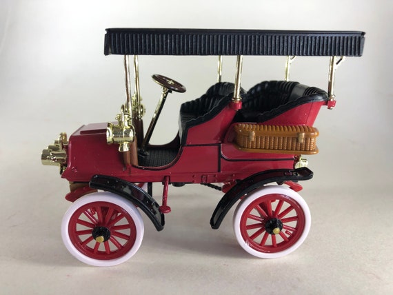 1904 Cadillac Model B Surrey In New Condition Red Body Black Top Black Interior Made For The National Motor Museum Mint In China