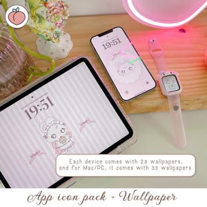 Puede incluir: Una tableta y un teléfono inteligente que muestran un fondo de pantalla de rayas rosas con un personaje de dibujos animados, junto a un reloj inteligente con correa rosa. El texto en pantalla dice: Each device comes with 28 wallpapers, and for Mac/PC, it comes with 33 wallpapers.
