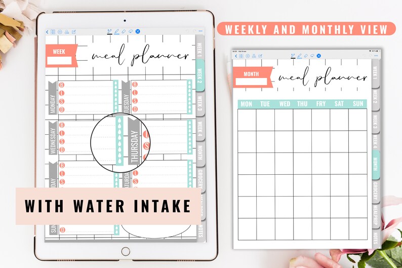 Puede incluir: Una aplicaci&oacute;n de planificador digital en la pantalla de una tableta con una vista semanal y mensual del planificador de comidas. El planificador tiene un fondo gris claro con un esquema de color rosa y azul. El texto "meal planner" est&aacute; escrito en cursiva negra. La vista semanal tiene secciones para el lunes, martes, mi&eacute;rcoles, jueves, viernes, s&aacute;bado y domingo. La vista mensual tiene una cuadr&iacute;cula con los d&iacute;as de la semana etiquetados en la parte superior. El texto "WITH WATER INTAKE" est&aacute; escrito en negro sobre un fondo rosa.