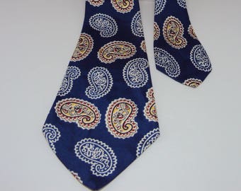 Arrow made Swagger Ties, Too! 1940s Vintage Paisley Necktie