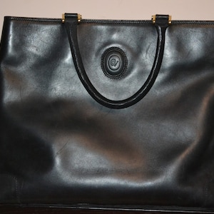 Vintage black leather handbag