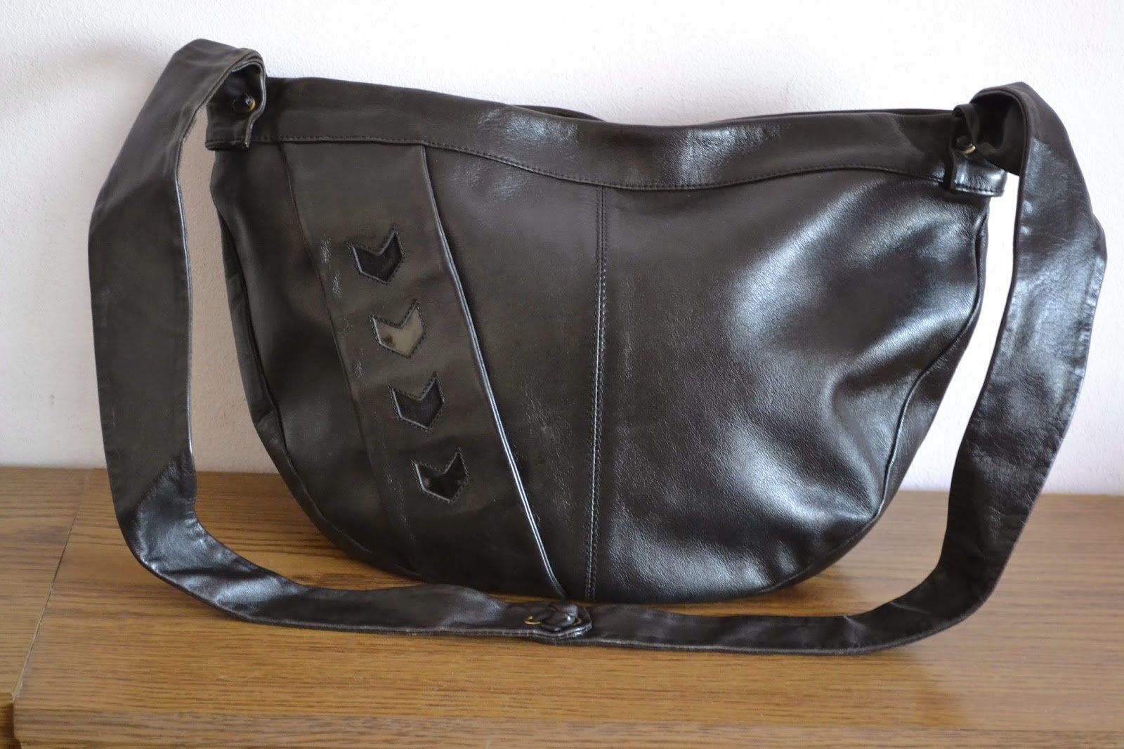 Vintage black shoulder bga
