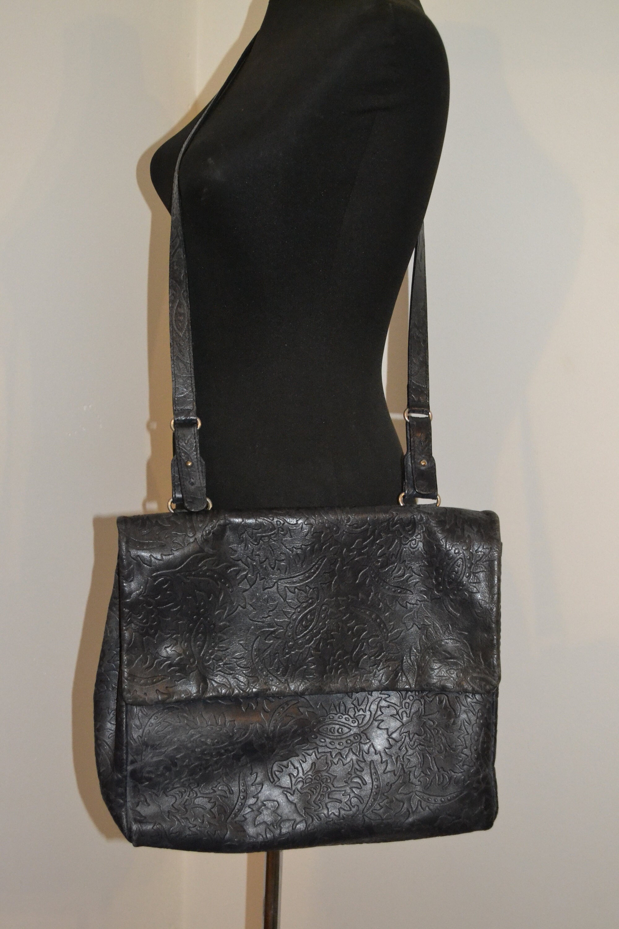 バッグ FURLA vintage lether shoulder bag 90's Vintage Furla Made in Italy Smooth Leather Shoulder Bag, Black M