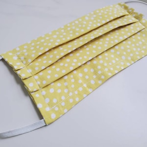 Cotton face mask with filter pocket and elastics