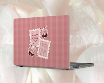 Bookish Cherry Stamps マット MacBook ケース | ピンクギンガム ラップトップカバー