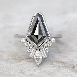 Anel de diamante de sal e pimenta, anel de noivado de diamante de pipa de cor cinza natural, anel de ouro 14k de diamante exclusivo Marquise Baguette, anel para menina