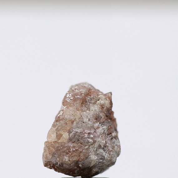 Diamante natural en bruto rojizo 0.5 cts