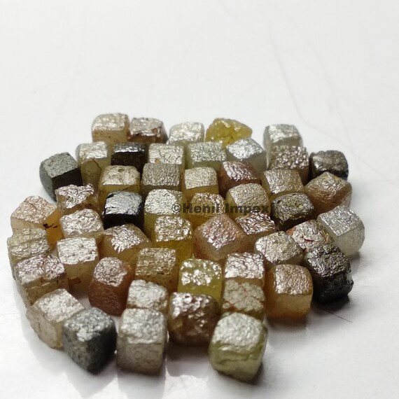 天然コンゴ産キューブダイヤモンド！天然ファンシーカラーキューブ原石