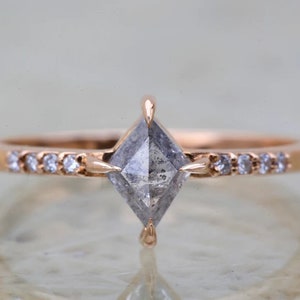 Anel de diamante de sal e pimenta, anel de noivado de diamante de pipa de cor cinza natural, anel de ouro 14k com diamante exclusivo, anel de aniversário raro para mulheres