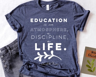 Charlotte Mason - Citazione sull'istruzione - T-shirt unisex a maniche corte