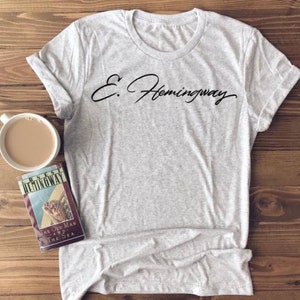 Ernest Hemingway - Classic Author Signature - Short-Sleeve Unisex T-Shirt