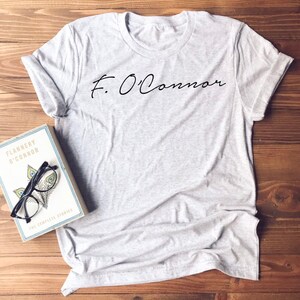 Camiseta unisex de manga corta Flannery O'Connor - Autor clásico