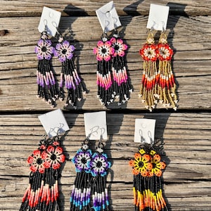 Beaded flower Earrings, Mexican Beaded Flower Dangle Earrings, Bead earrings, Mexico earrings, Huichol Earrings, floral earrings