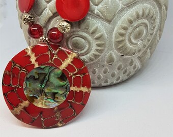 Statement choker necklace