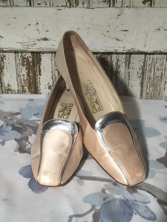 Vintage Ferragamo Women’s Slip On Kitten Heels siz