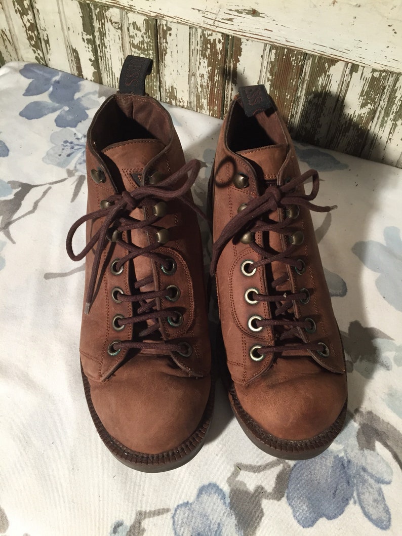 guess hiking boots