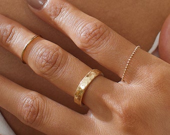 Goud gevulde ring, dikke gouden band, dikke gouden stapelband, gehamerde gouden ring, gouden band, stapelringen, gehamerde gouden banden, sierlijke ring