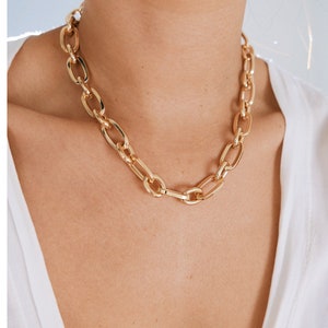 Large gold shop chain
