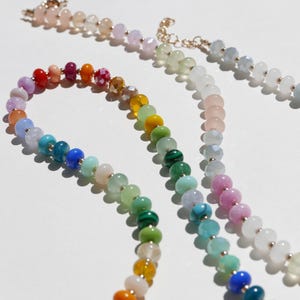 Collar de cuentas de colores, collar de piedras arcoíris, collar de piedras preciosas con cuentas de caramelo, collar de piedras antropomorfas, collar de múltiples cuentas