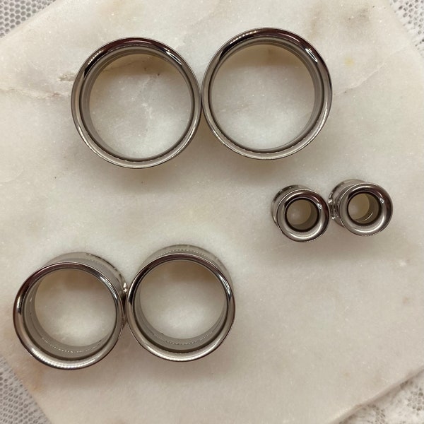 Silver Screw Fit Stainless Steel Tunnel Plugs Pair