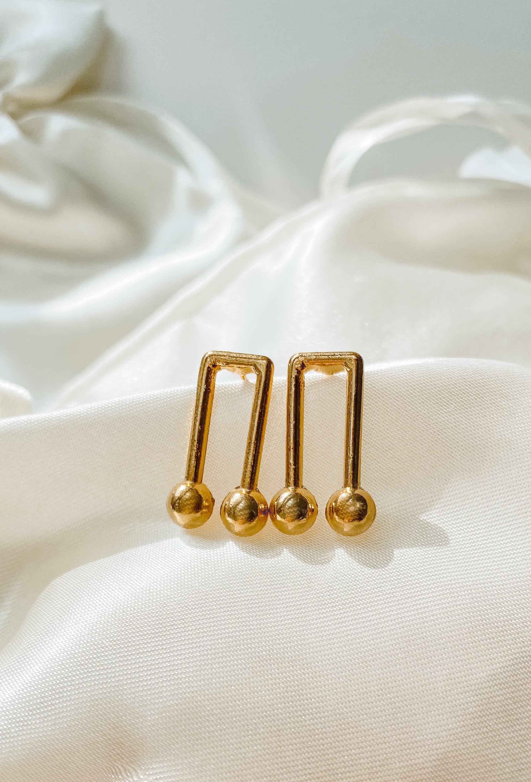 ピアス LESS IS MORE Single sale 14K gold Lily earrings il_1080xN.5798666338_hzfc.jpg
