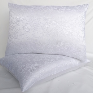Juego de 2 almohadas blancas de boda arrodilladas / almohada de ceremonia / almohadas de satén y encaje para la boda /