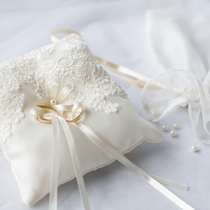 Wedding Ring Pillow/ Ring Bearer Pillow/ Wedding Pillow/ Wedding Ring Pillow/ Ring Bearer/ Lace Ring Pillow/ Classic wedding/ Wedding rings