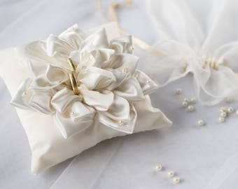 Beautiful ring pillow/Handmade ivory silk satin ring pillow/Beautiful wedding/Ring bearer pillow/Ring Cushion/romantic style/35x35 cm