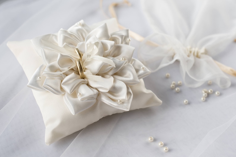 Beautiful ring pillow/Handmade ivory silk satin ring pillow/Beautiful wedding/Ring bearer pillow/Ring Cushion/Wedding gift/romantic style image 1