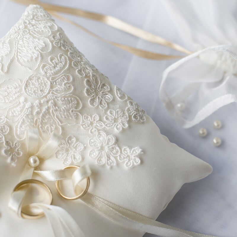Hochzeits Ringkissen Beige - Spitzen Ringkissen Für Trauung Mit Bändern 20x20cm
