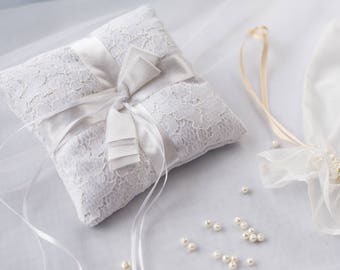 Wedding Ring Pillow / Ring Bearer Pillow / Ring Pillow with Lace / Rustic Ring Pillow / White satin Ring Bearer Pillow
