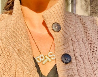 Collar BTS Bling - Acero inoxidable, baño de oro de 18k con circonitas