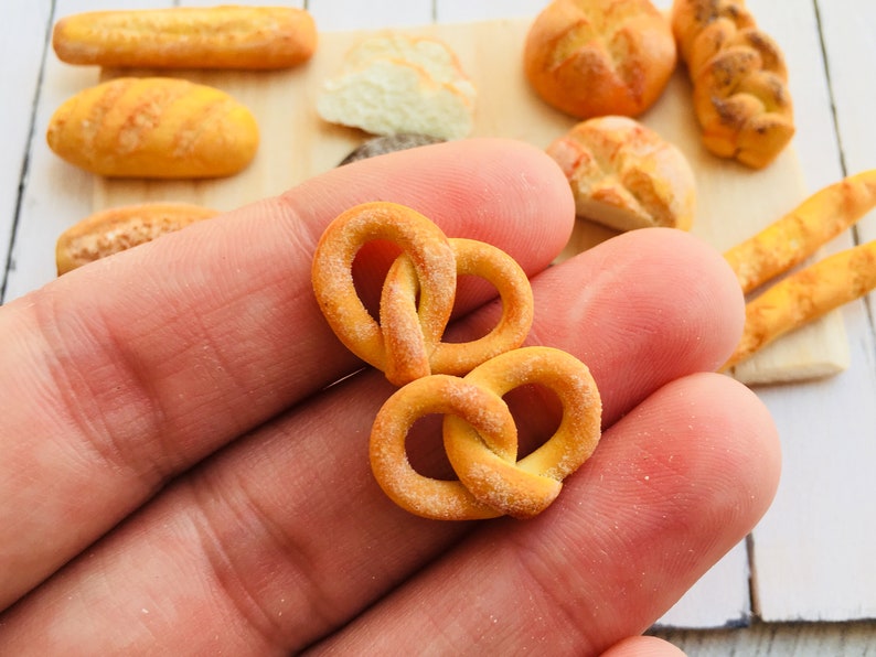 Bread for dolls made of polymer clay in scale 1/12 and 1/6 Etsy