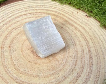 Selenite Crystal – Natural Piece – White Gypsum Mineral Specimen