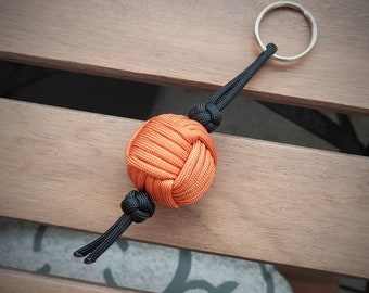 Porte-clés "Halloween Monkey Fist" lanterne en paracorde avec bille en bois 30 mm au centre