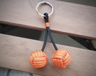 Porte-clés "Halloween" double "Monkey Fist" en paracorde avec bille en bois 20 mm au centre