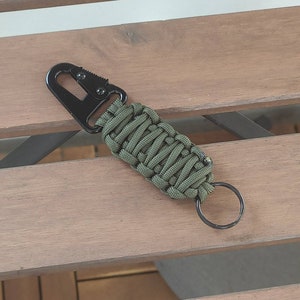 Paracord keychain, with black clip hook and ring