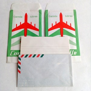 Conjuntos de Cinco Envelopes e Papel de Carta de Correio Aéreo Vintage dos anos 50.